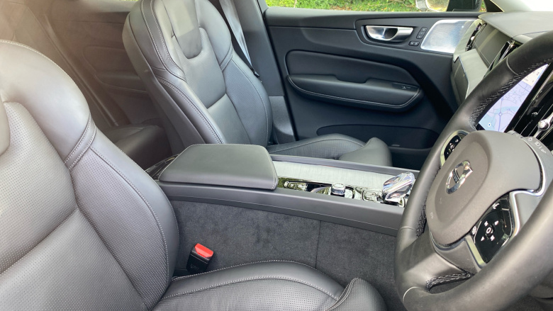 Volvo XC60 2.0 B5P Ultra Dark 5dr AWD Geartronic Petrol Estate